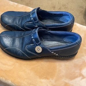 Clarks Bendable Sixty Coconut Button Detail Shoes